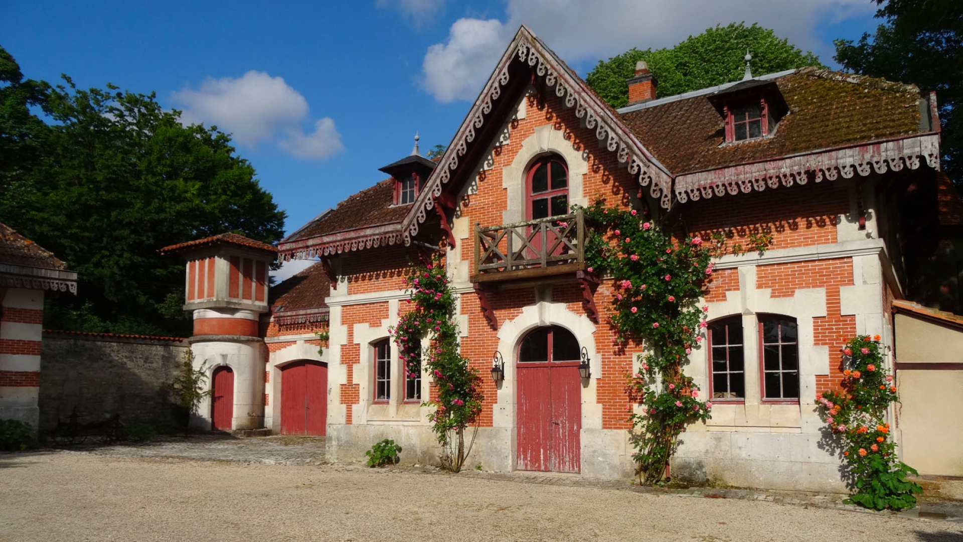 MAISON DE CAMPAGNE ZU VERKAUFEN, FRANKREICH - COGNAC