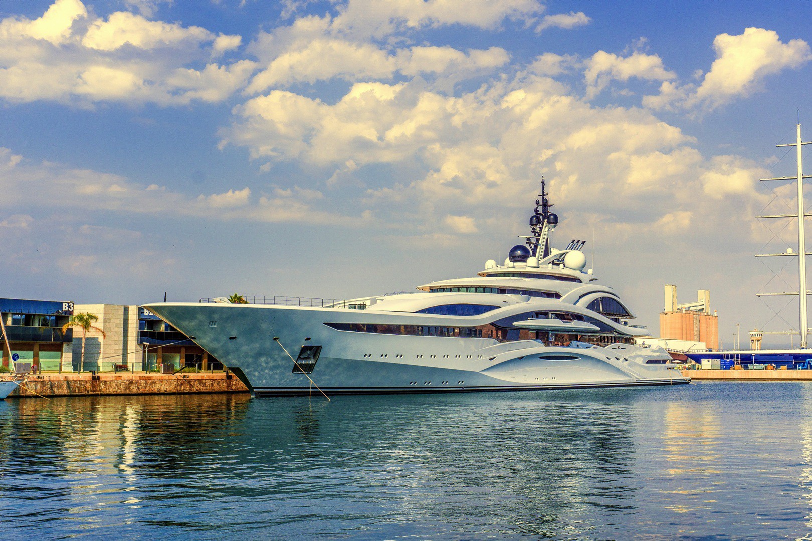 BOOTE / YACHTEN - Luxusimmobilien am Meer, Villa mit Bootsplatz am Meer 