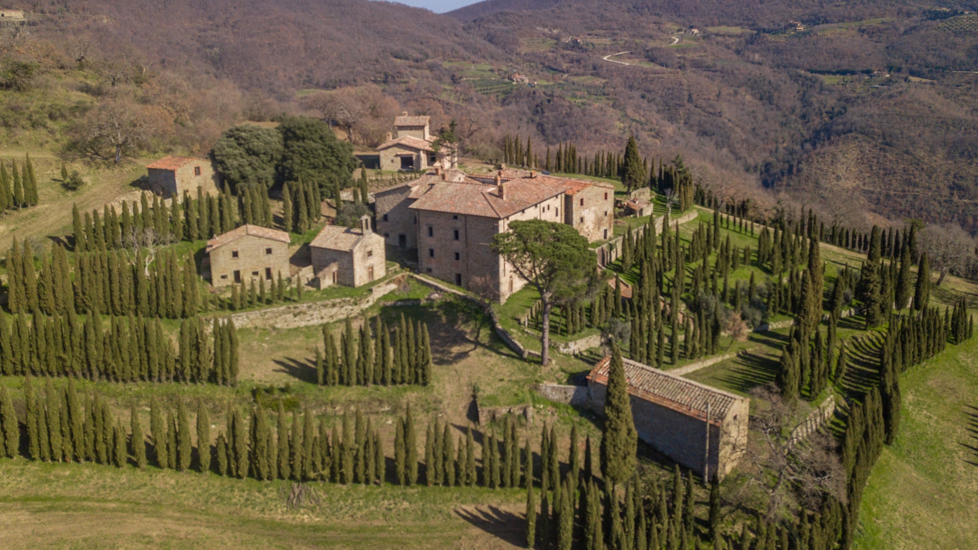 LANDHÄUSER, LANDGÜTER UND LANDVILLEN ZUM VERKAUF IN AREZZO, TOSKANA
