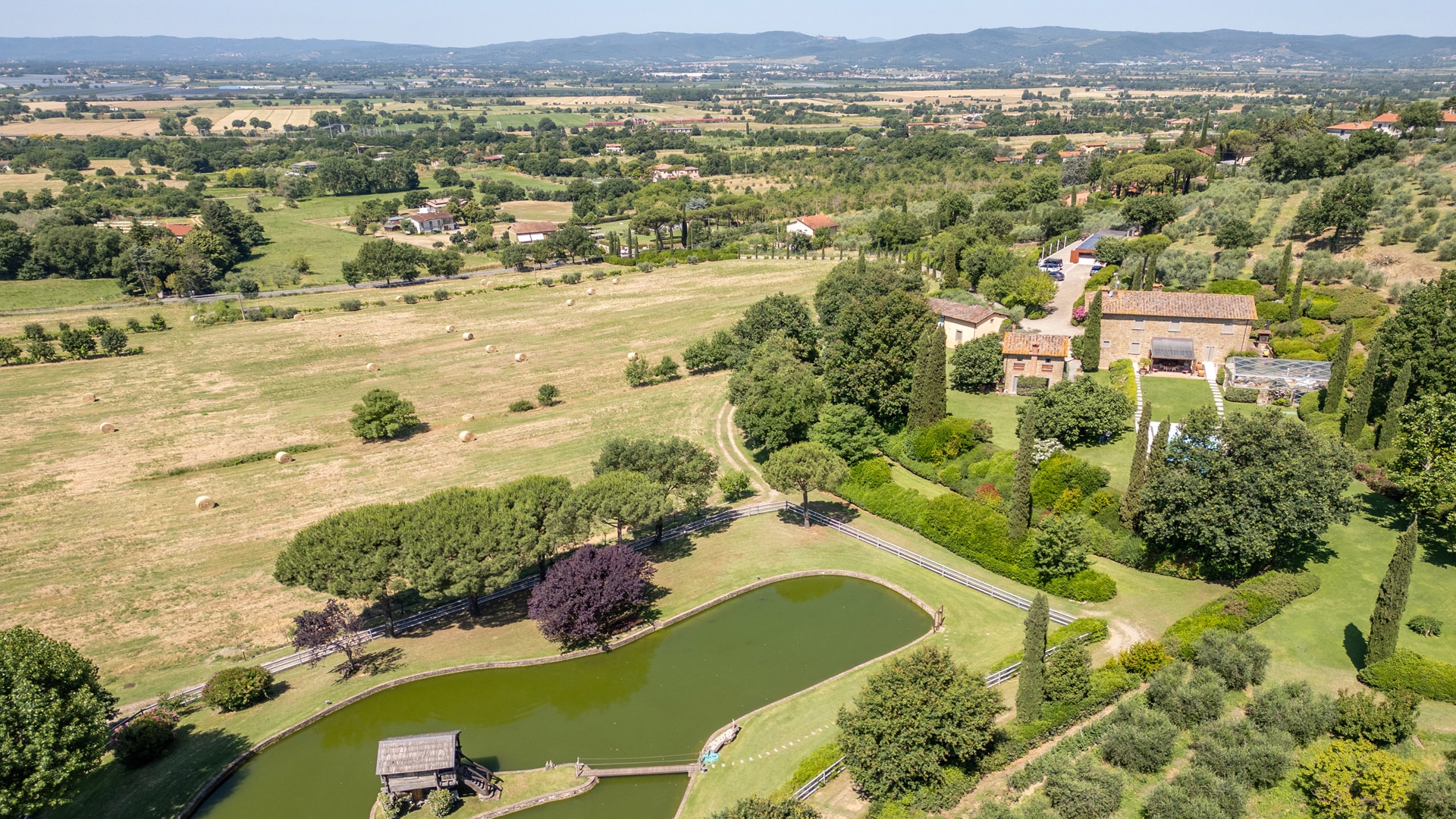 LANDHÄUSER, LANDGÜTER UND LANDVILLEN ZUM VERKAUF IN AREZZO, TOSKANA
