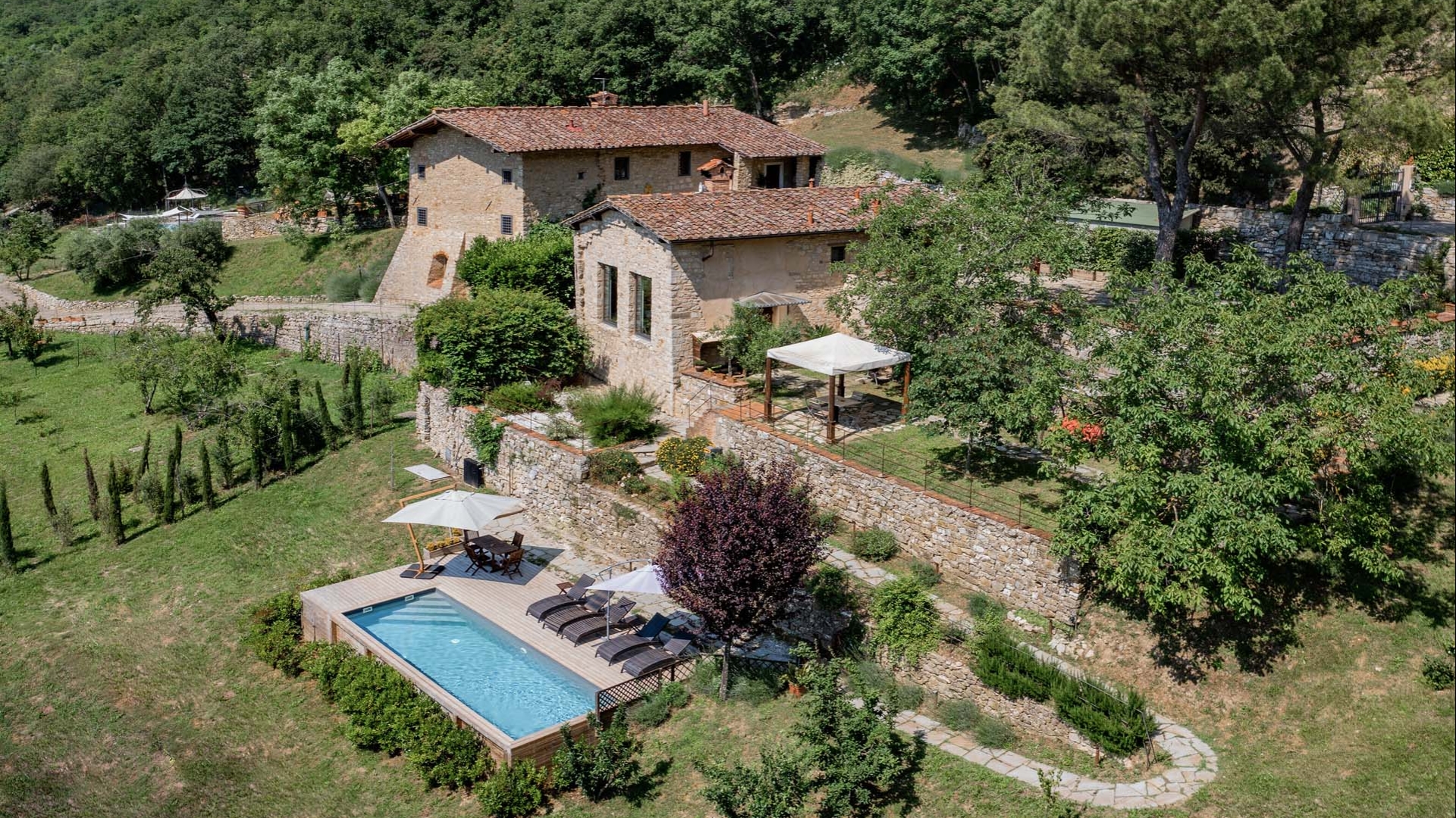 LUXUSVILLEN, LANDHÄUSER UND WEINGÜTER ZUM VERKAUF IN FLORENZ, TOSKANA