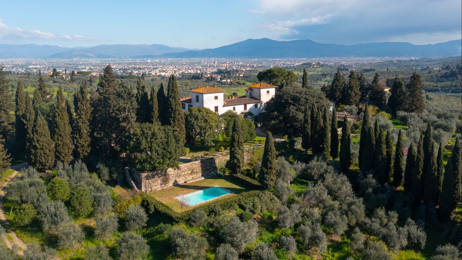 LUXUSVILLEN, LANDHÄUSER UND WEINGÜTER ZUM VERKAUF IN FLORENZ, TOSKANA