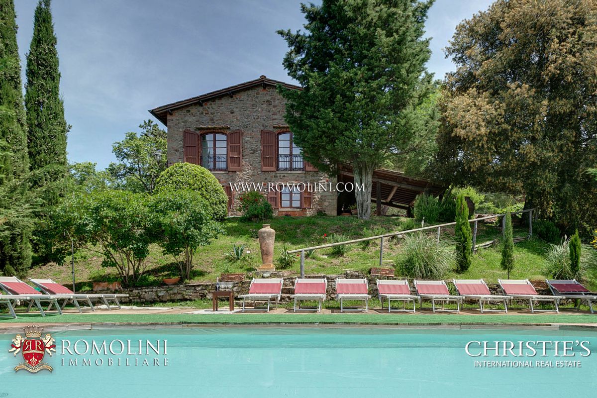 FARMHOUSES AND VILLAS FOR SALE IN CHIANTI CLASSICO, VINEYARDS AND WINERIES FOR SALE CHIANTI CLASSICO TUSCANY