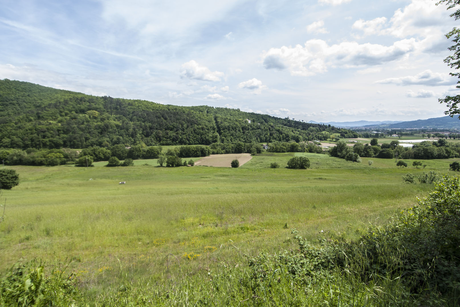 NICCONE VALLEY REAL ESTATE - ITALIAN PROPERTY FOR SALE IN NICCONE VALLEY.