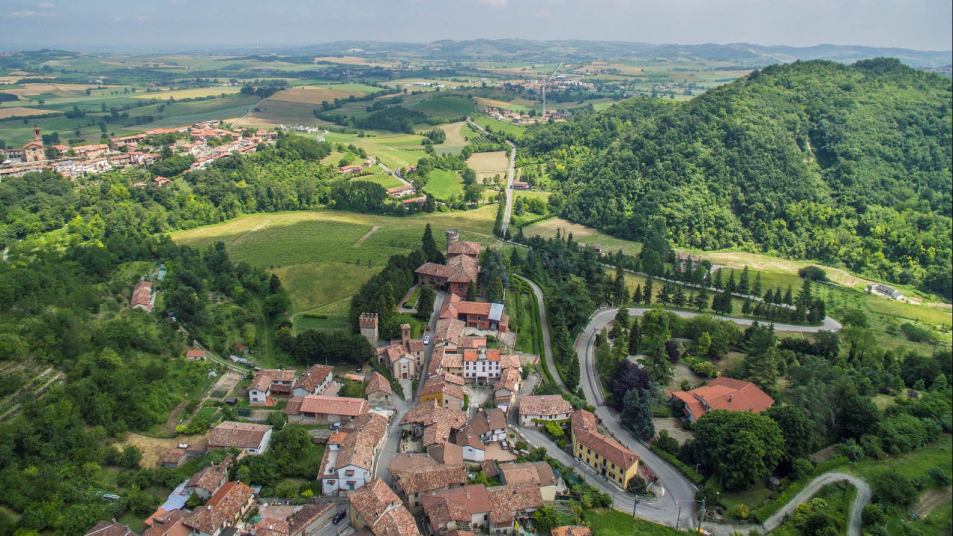 PROPERTIES, VINEYARDS & WINERIES FOR SALE IN MONFERRATO, CASTLES FOR SALE IN PIEDMONT, FARMS AND FARMHOUSES FOR SALE IN MONFERRATO