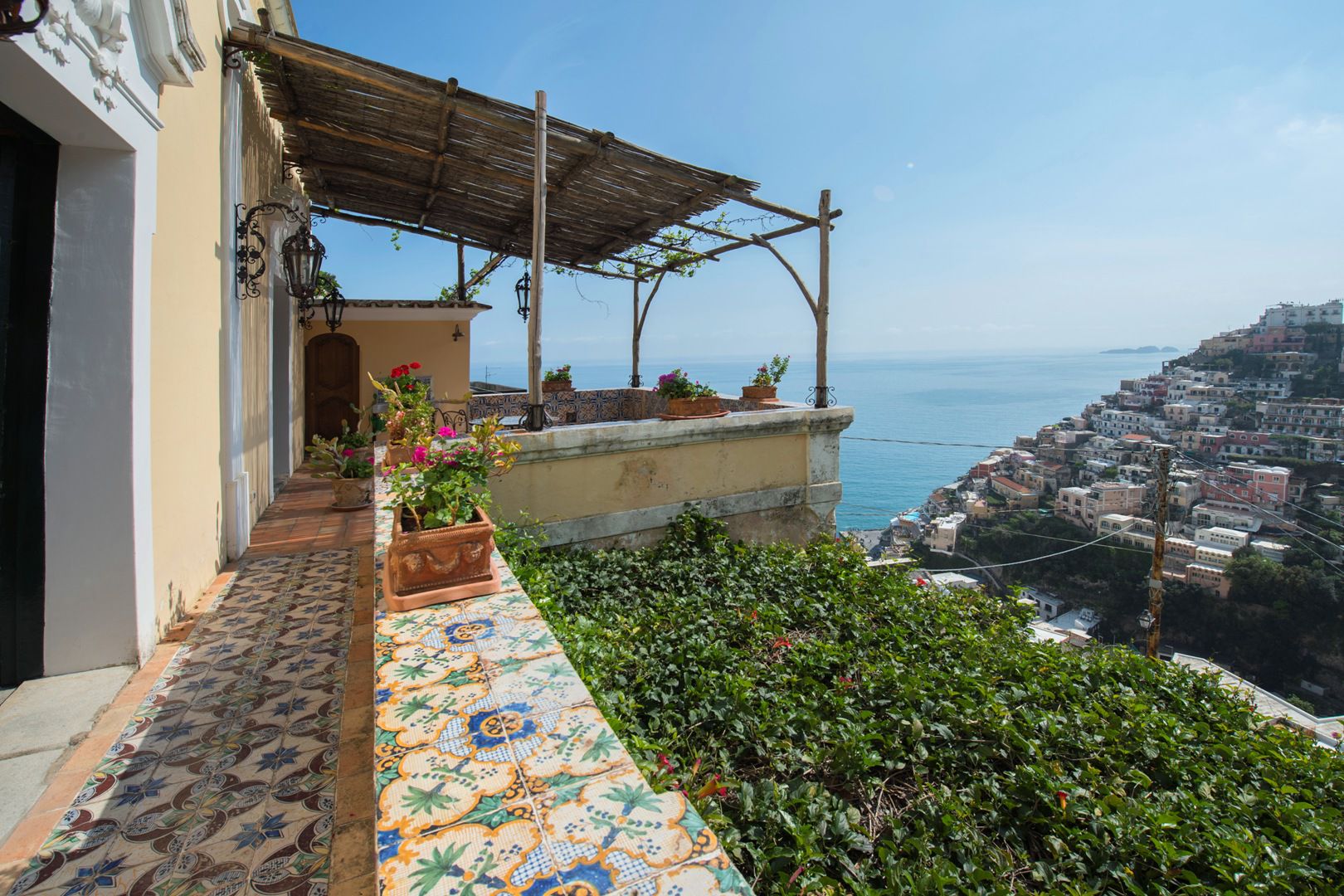AMALFI COAST REAL ESTATE, ITALIAN PROPERTY VILLAS APARTMENTS FOR SALE. 