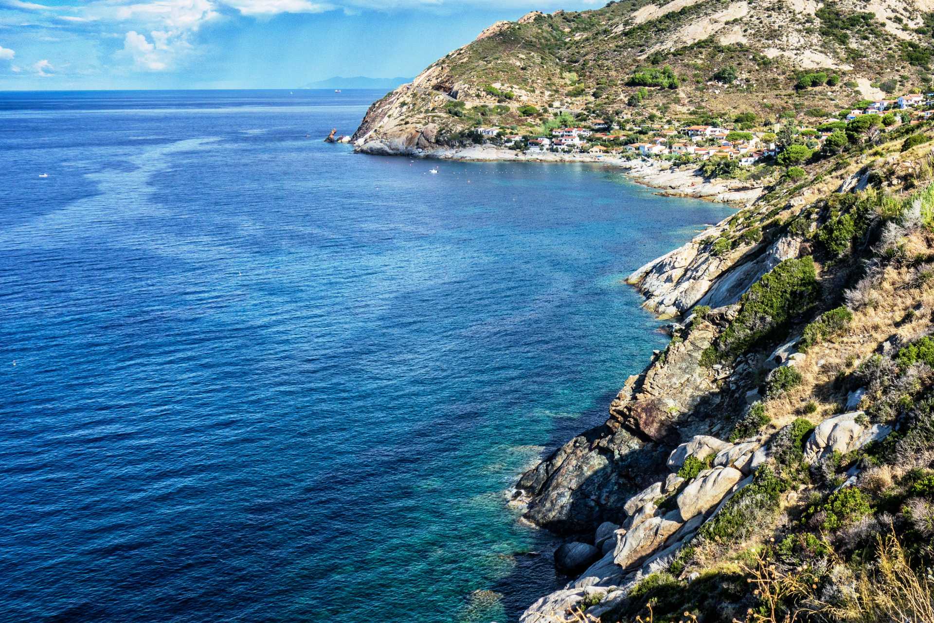 PROPERTY FOR SALE ELBA ISLAND, COASTAL VILLAS, WATERFRONT APARTMENTS TO BUY ELBA ISLAND