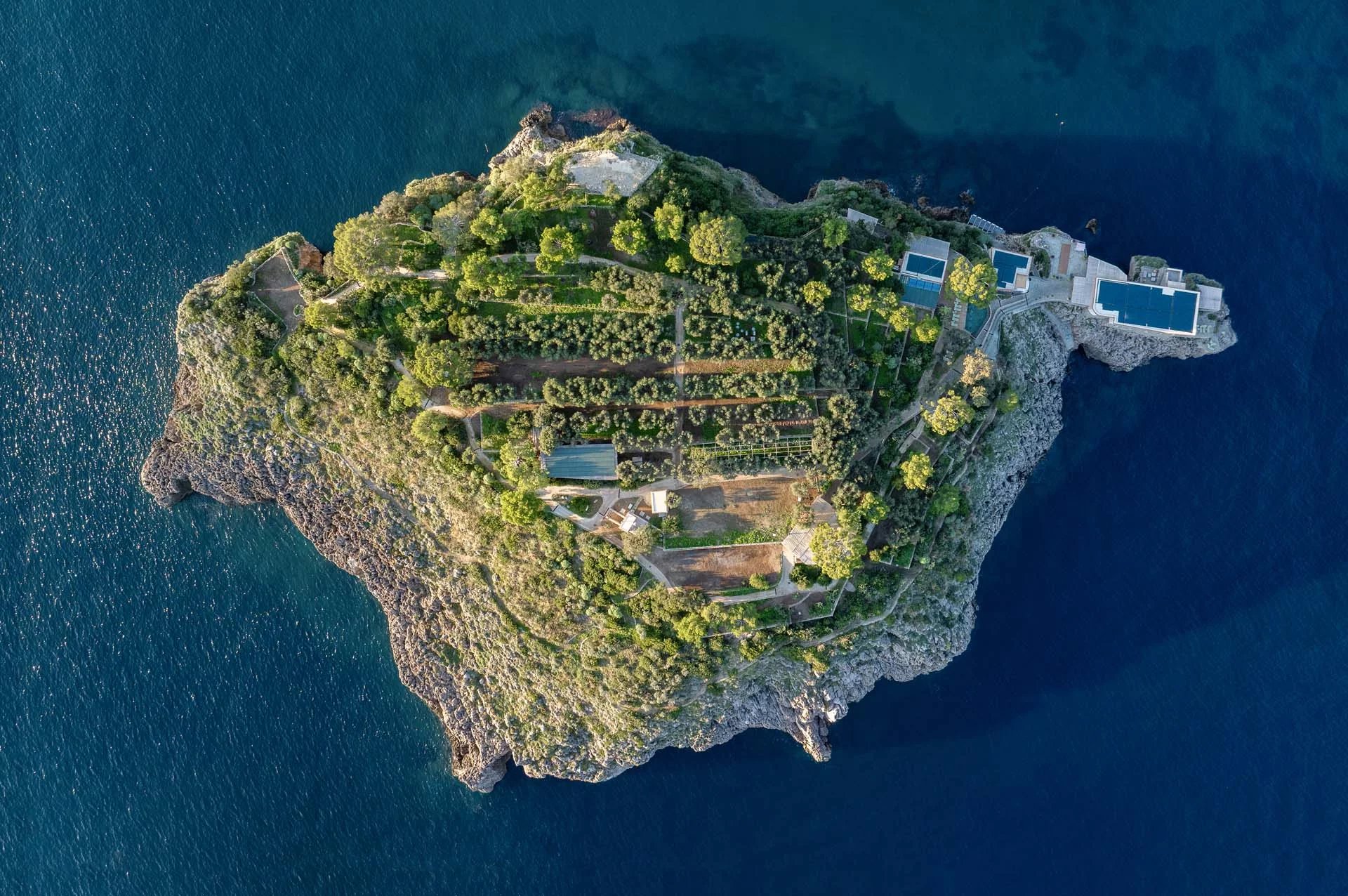 <p>Isola Isca: experience the exclusivity<strong> of a private island in the Amalfi Coast</strong></p>