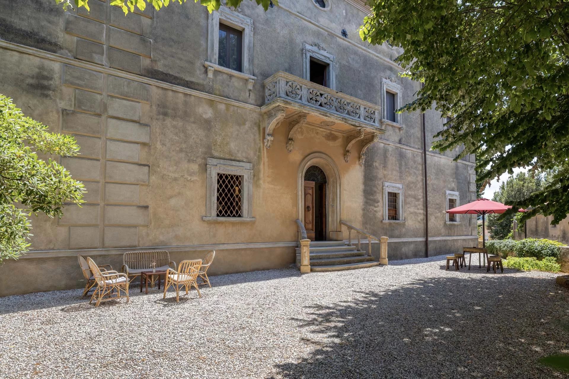 Villas with guest house: flexibility between private use and income