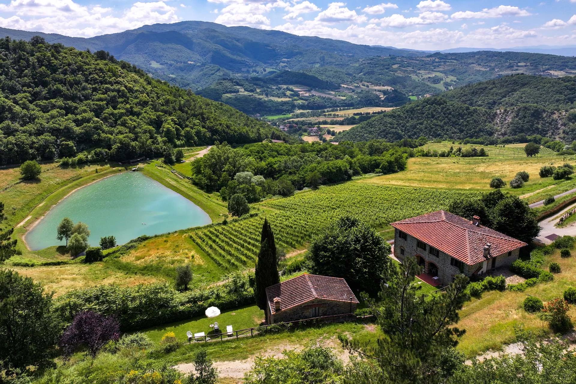 Luxury Italian properties with private lake: value and rarity