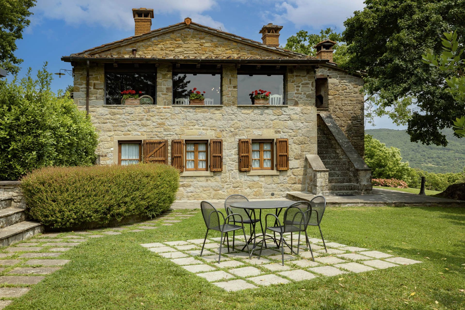Villas with a Loggia and Panoramic Terrace: Continuity Between Interiors, Landscaping, and Outdoor Living