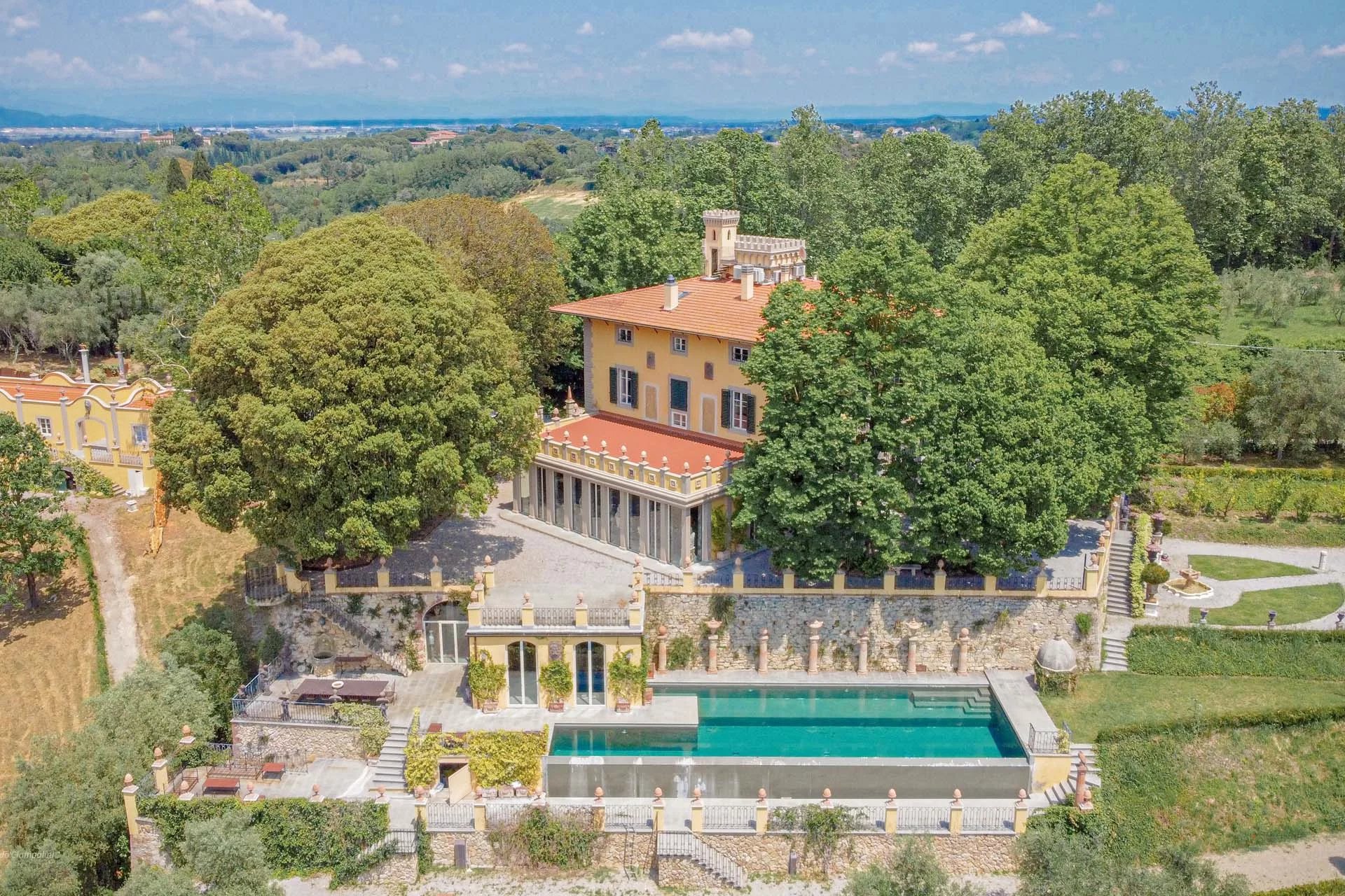 Contemporary materials in dialogue with historic ones