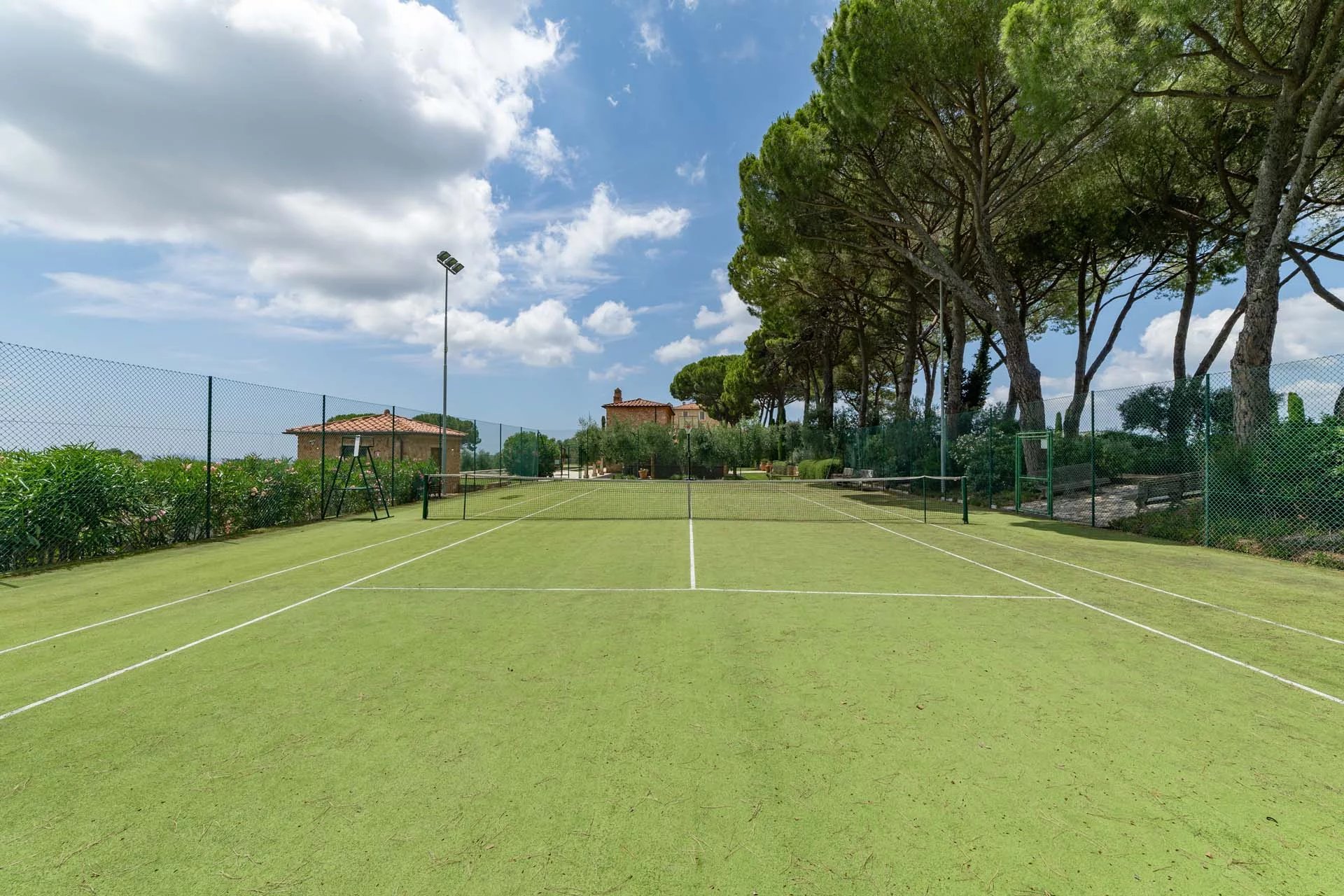 The tennis court as a lifestyle space