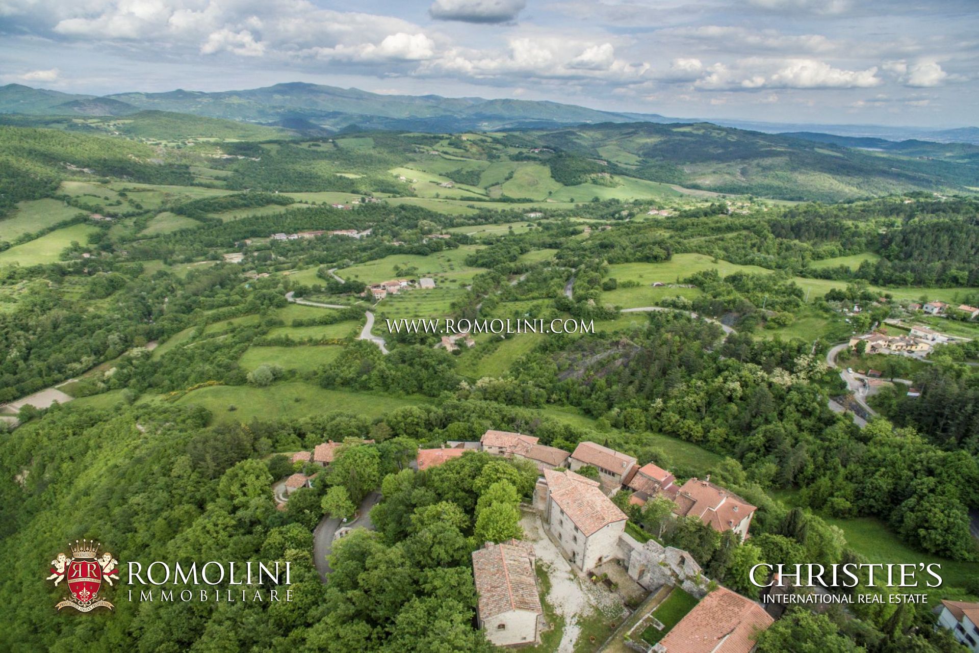 PROPERTY FOR SALE CAPRESE MICHELANGELO, VILLAS, FARMHOUSES, FLATS APARTMENTS TO BUY CAPRESE