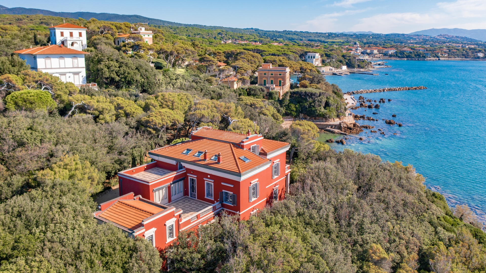 LUXURY VILLAS, EXCLUSIVE HOTELS AND WATERFRONT PROPERTIES FOR SALE IN CASTIGLIONCELLO, TUSCAN COAST