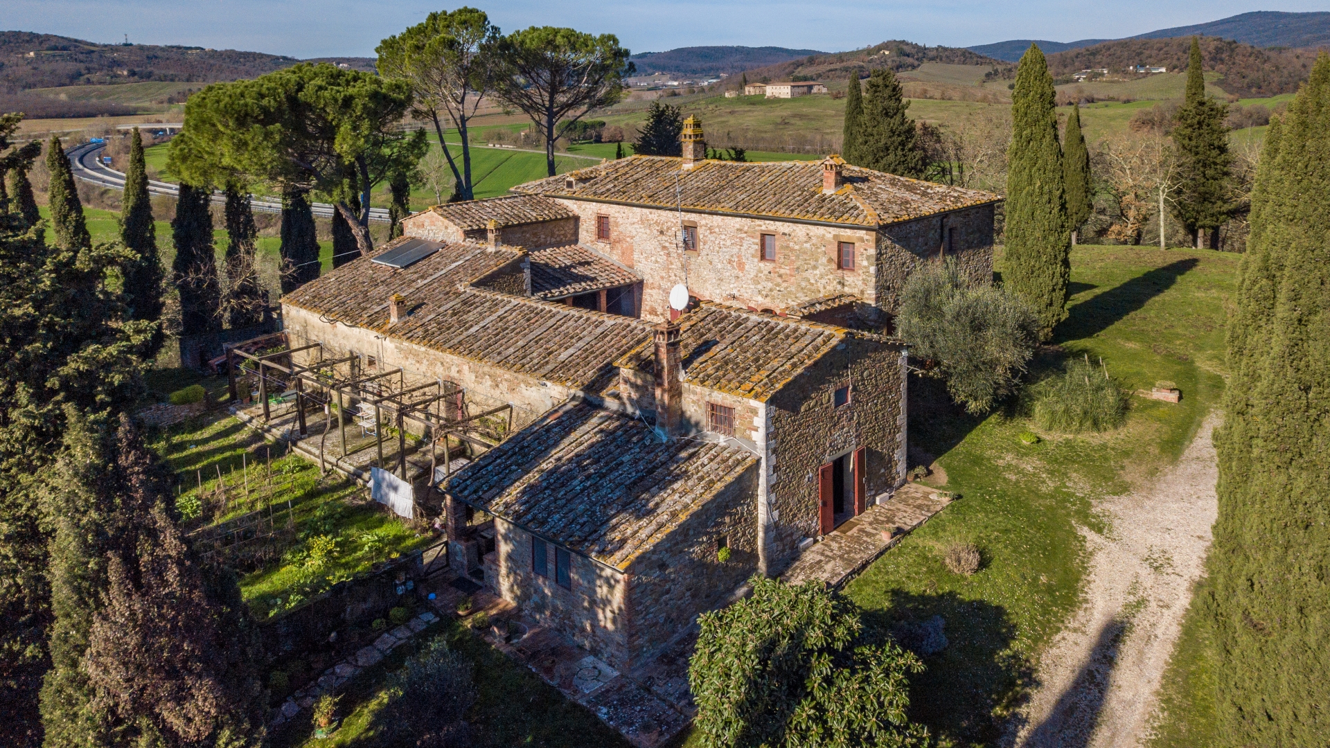 RESORT WITH WELLNESS CENTER FOR SALE IN RAPOLANO TERME – RESTORED VILLAS AND COUNTRY HOUSES FOR SALE IN SIENA, TUSCANY
