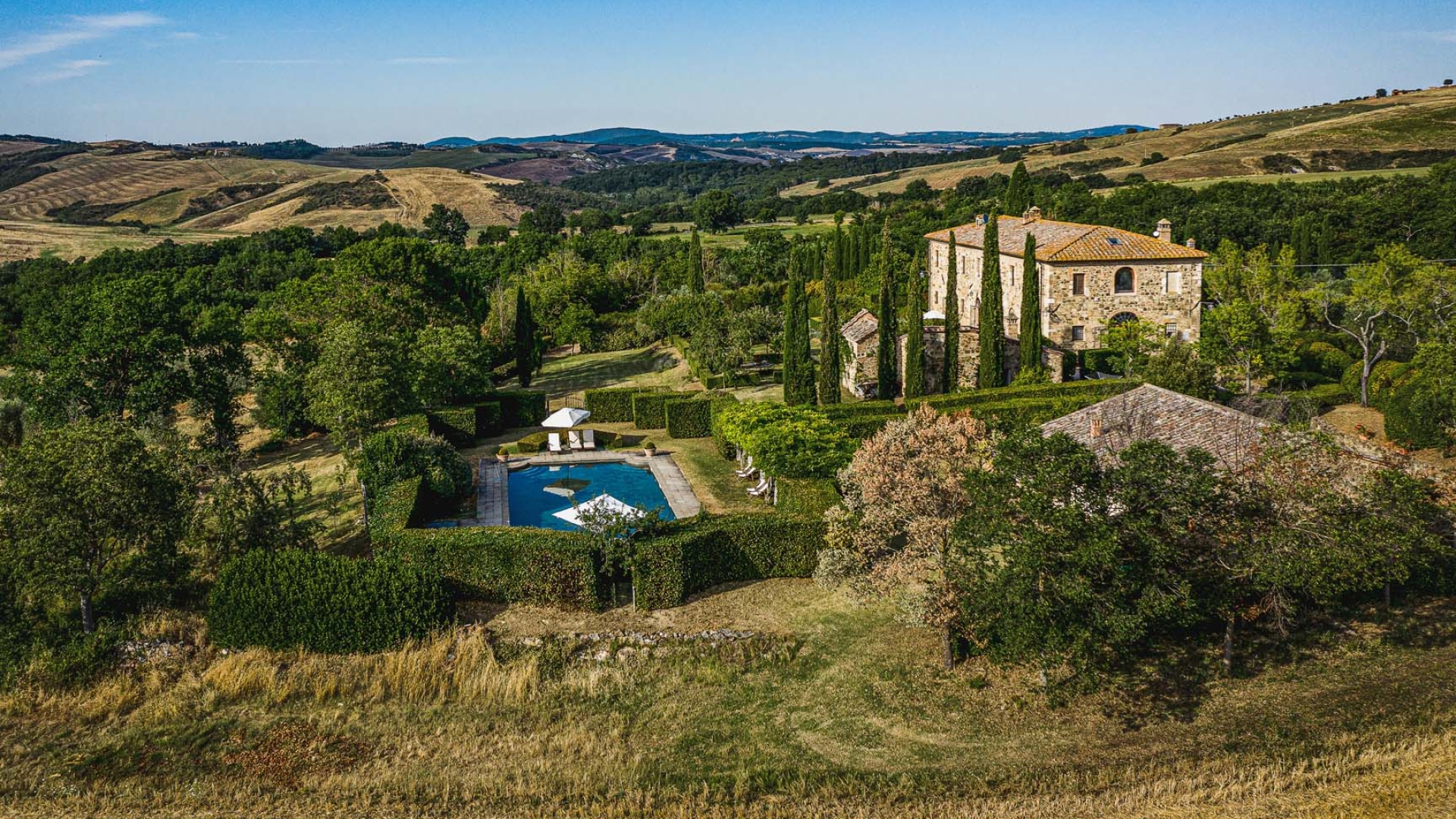 PROPERTY FOR SALE SAN QUIRICO D'ORCIA, VILLAS, COUNTRY HOUSES, B&B AND WINERIES TO BUY SAN QUIRICO
