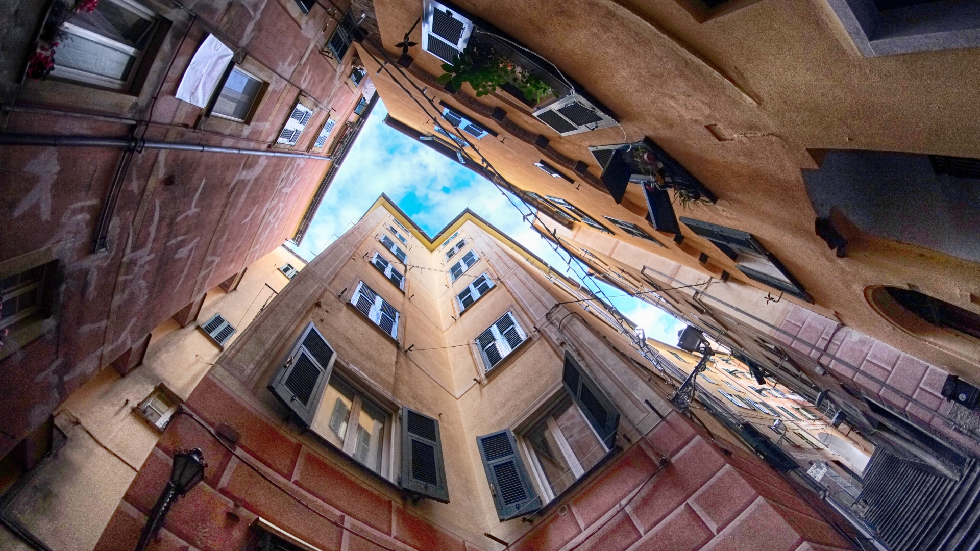 LUXURY VILLAS & SEA VIEW PERIOD MANSIONS FOR SALE IN THE HISTORIC CENTER OF GENOA, LIGURIA