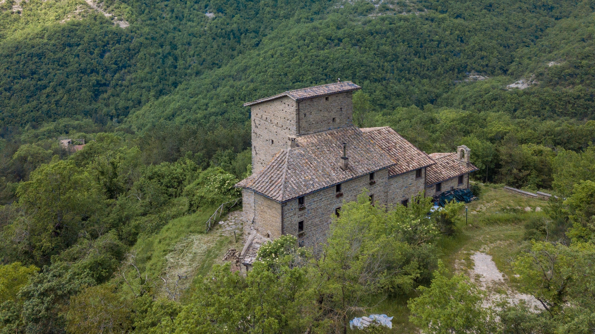 MODERN APARTMENTS AND RESTORED COUNTRY HOUSES FOR SALE IN SAN GIUSTINO, BETWEEN UMBRIA AND TUSCANY