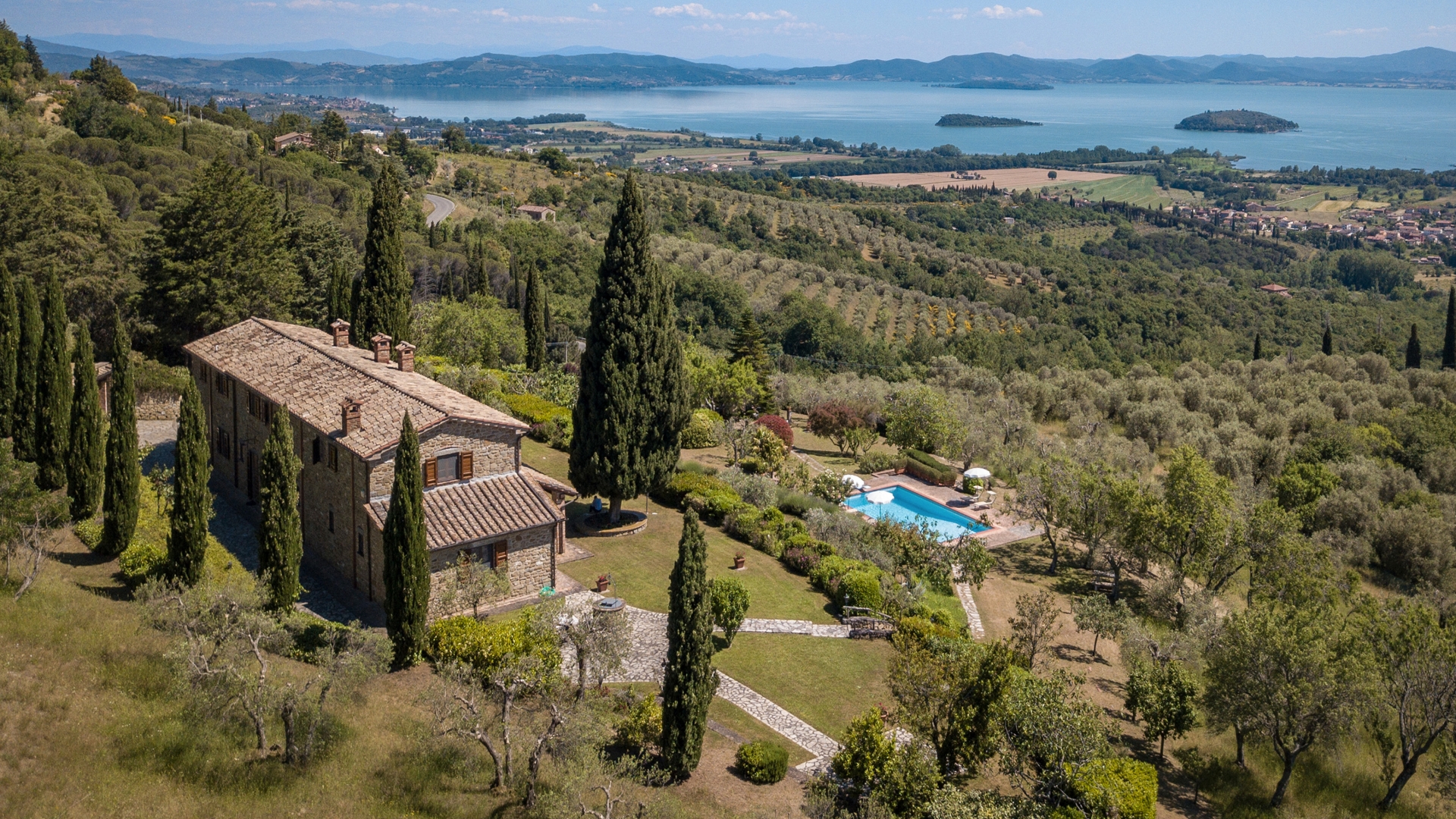 TUORO, UMBRIA – LAKE VIEW FARMHOUSES AND VILLAS FOR SALE ON LAKE TRASIMENO, WINERIES FOR SALE IN UMBRIA