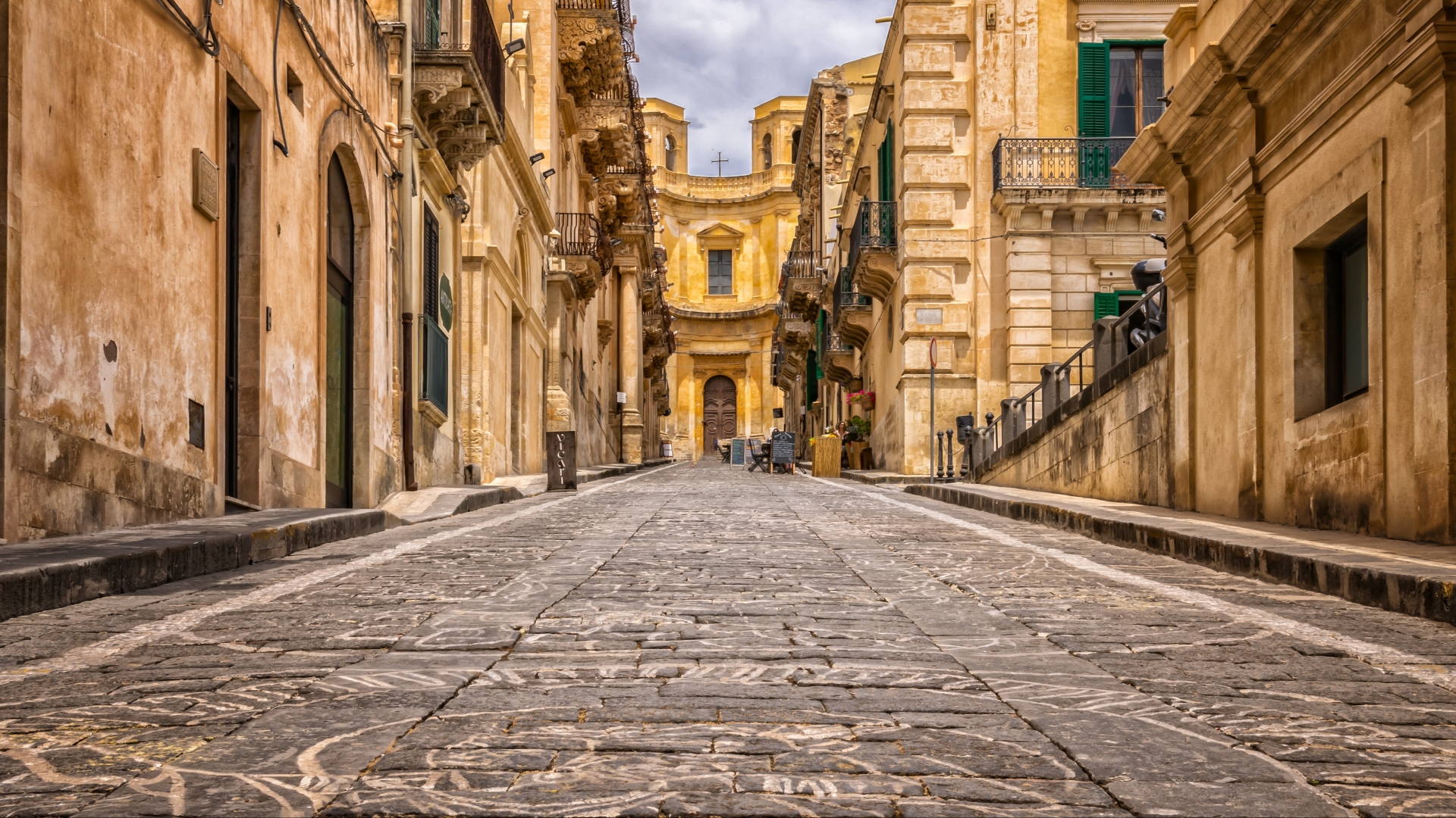 VILLAS AND HISTORIC PROPERTIES FOR SALE IN PIAZZA ARMERINA, ENNA, SICILY