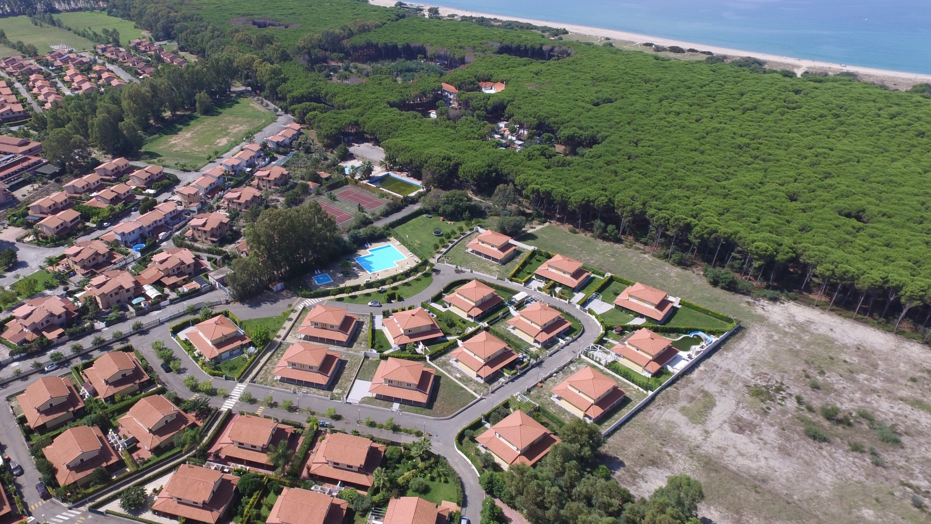 WATERFRONT VILLAS FOR SALE IN PIZZO CALABRO - LUXURY HOTELS AND RESORT FOR SALE IN CALABRIA