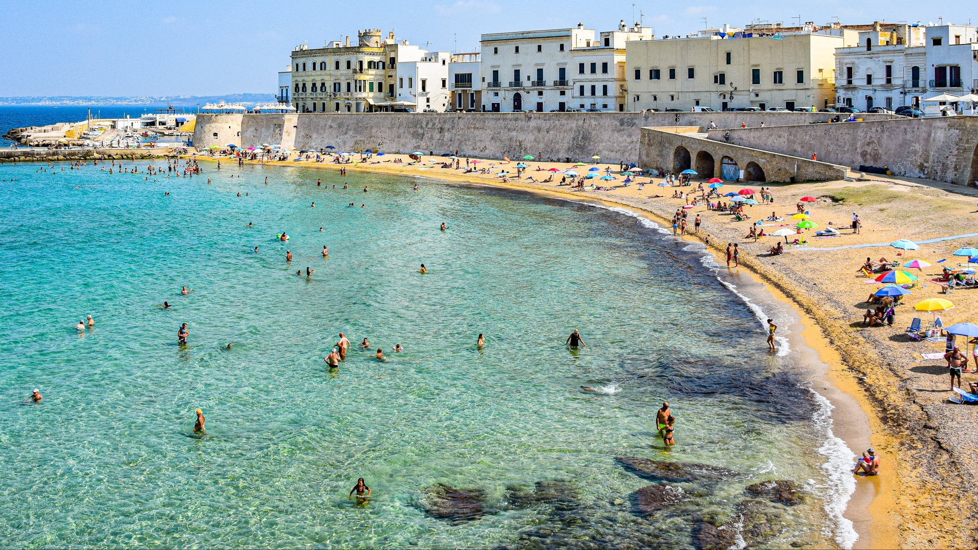 HISTORIC TOWNHOUSES, SEA VIEW APARTMENTS AND LUXURY HOTELS FOR SALE IN GALLIPOLI, APULIA