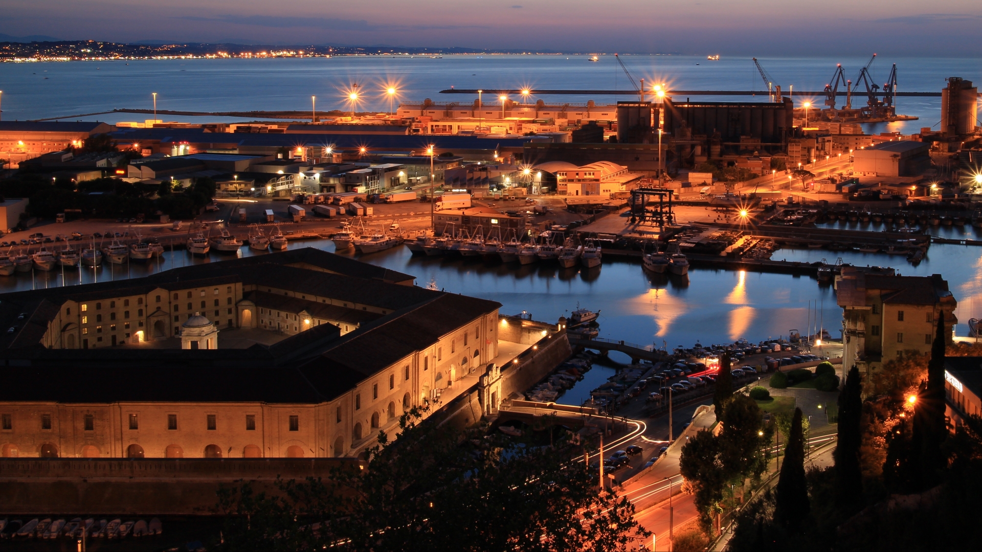 APARTMENTS FOR SALE IN ANCONA, SEA VIEW VILLAS FOR SALE IN CONERO, MARCHE