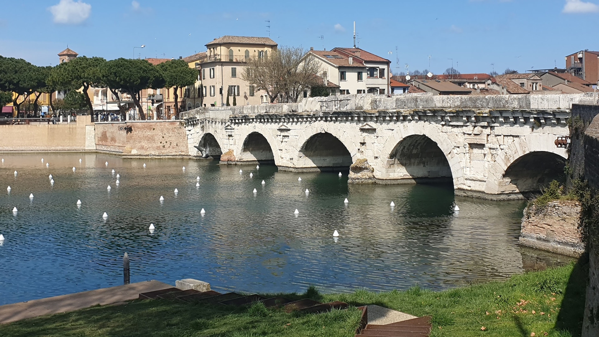 SEA VIEW APARTMENTS, VILLAS AND WATERFRONT HOTELS FOR SALE IN RIMINI