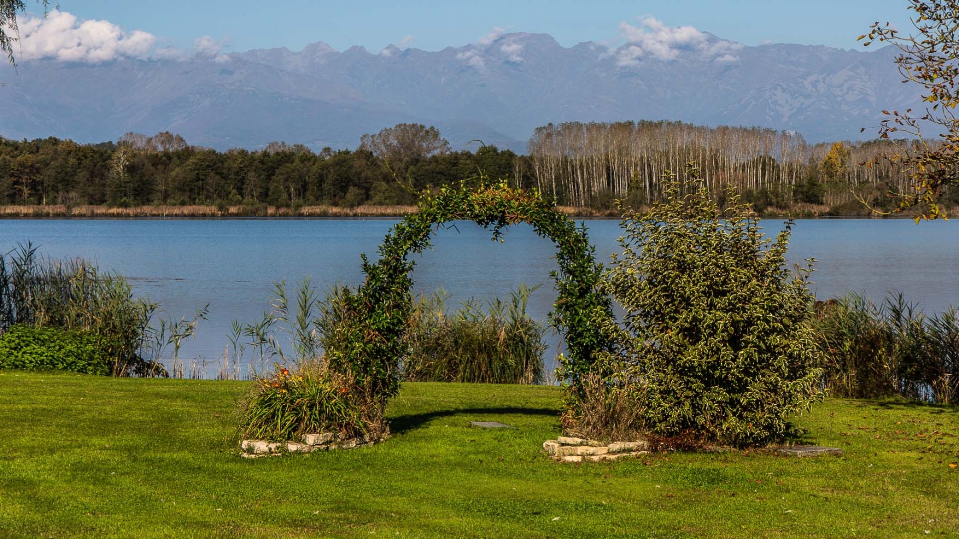 LAKE VIEW VILLAS AND COUNTRY HOUSES FOR SALE IN LAKE CANDIA, PIEDMONT