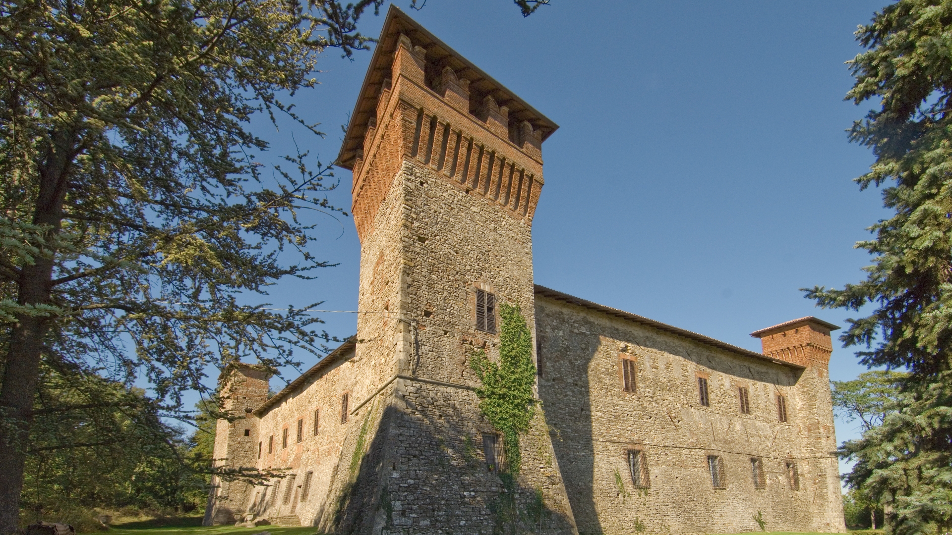 VILLAS, MEDIEVAL CASTLES AND FARMHOUSES FOR SALE IN PIACENZA, EMILIA-ROMAGNA