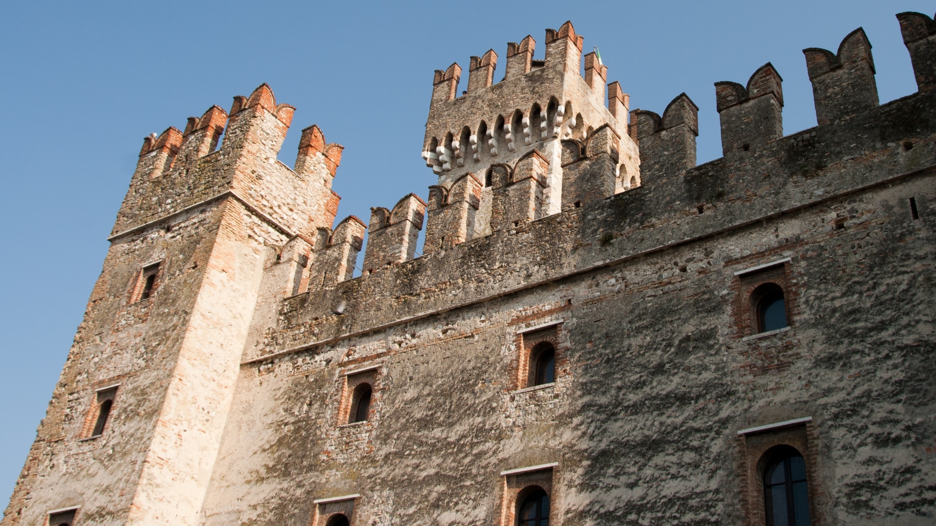 EXCLUSIVE REAL ESTATE, LUXURY VILLAS AND APARTMENTS FOR SALE IN CREMA, LOMBARDY