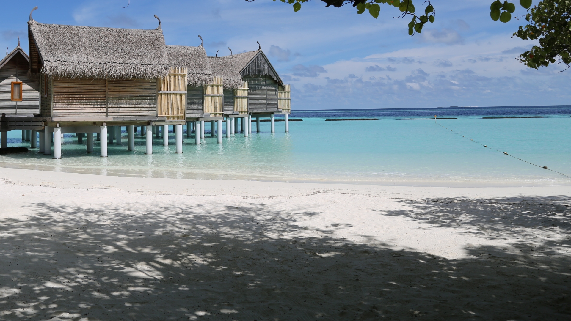 MALDIVES, ALIF-DHAAL - PRIVATE ISLANDS FOR SALE -  LUXURY RESORTS HOTEL WATERFRONT VILLAS IN THE MALDIVES