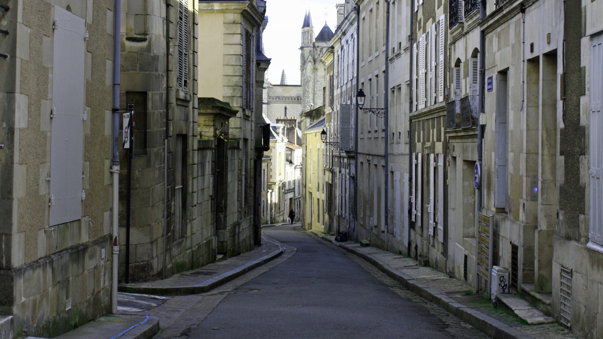 LUXURY VILLAS, WINE ESTATES AND WINE CELLARS FOR SALE IN POITIERS, FRANCE