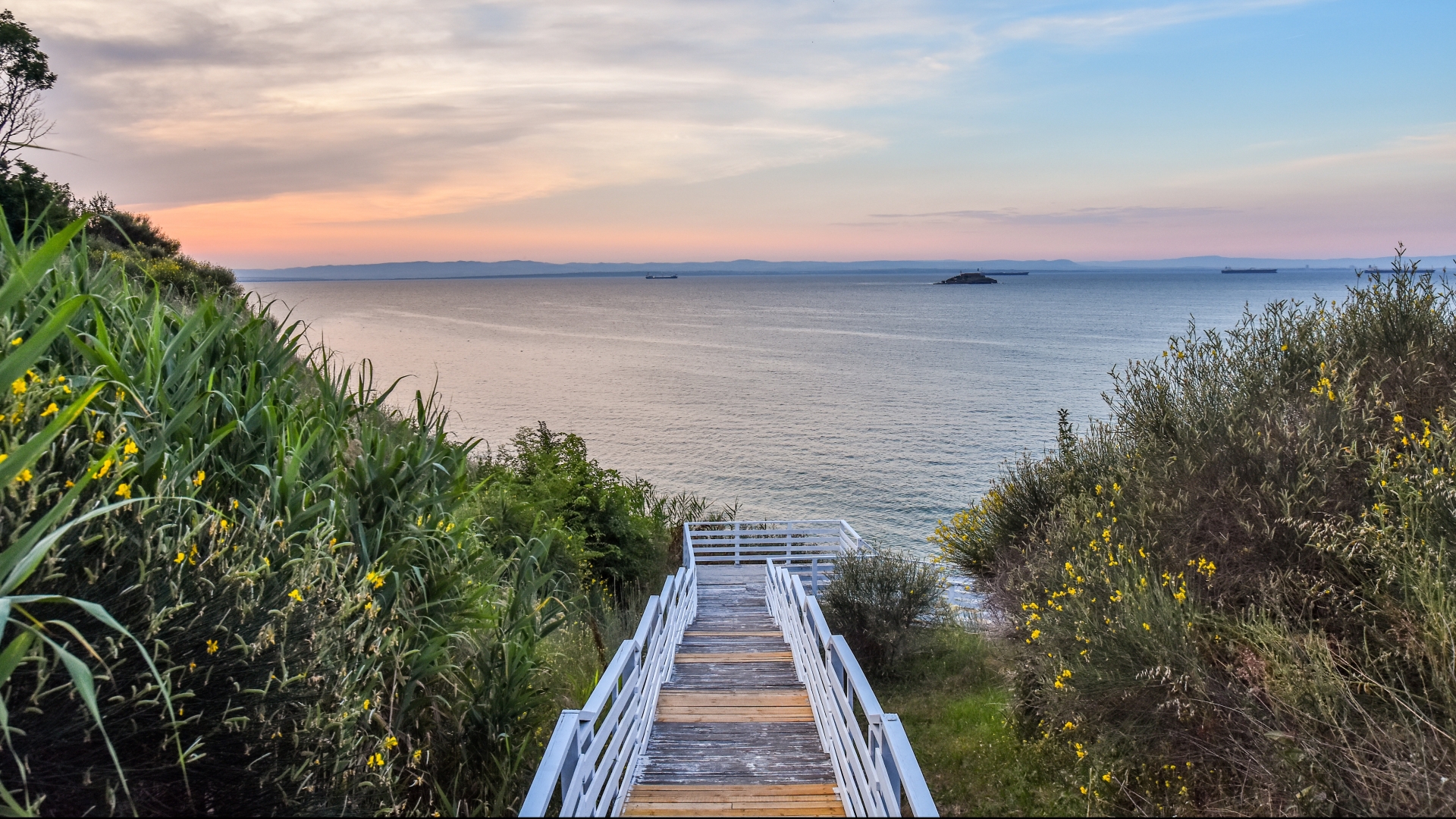 LUXURY VILLAS AND WATER VIEW APARTMENTS FOR SALE QUINTA DA MARINHA, CASCAIS