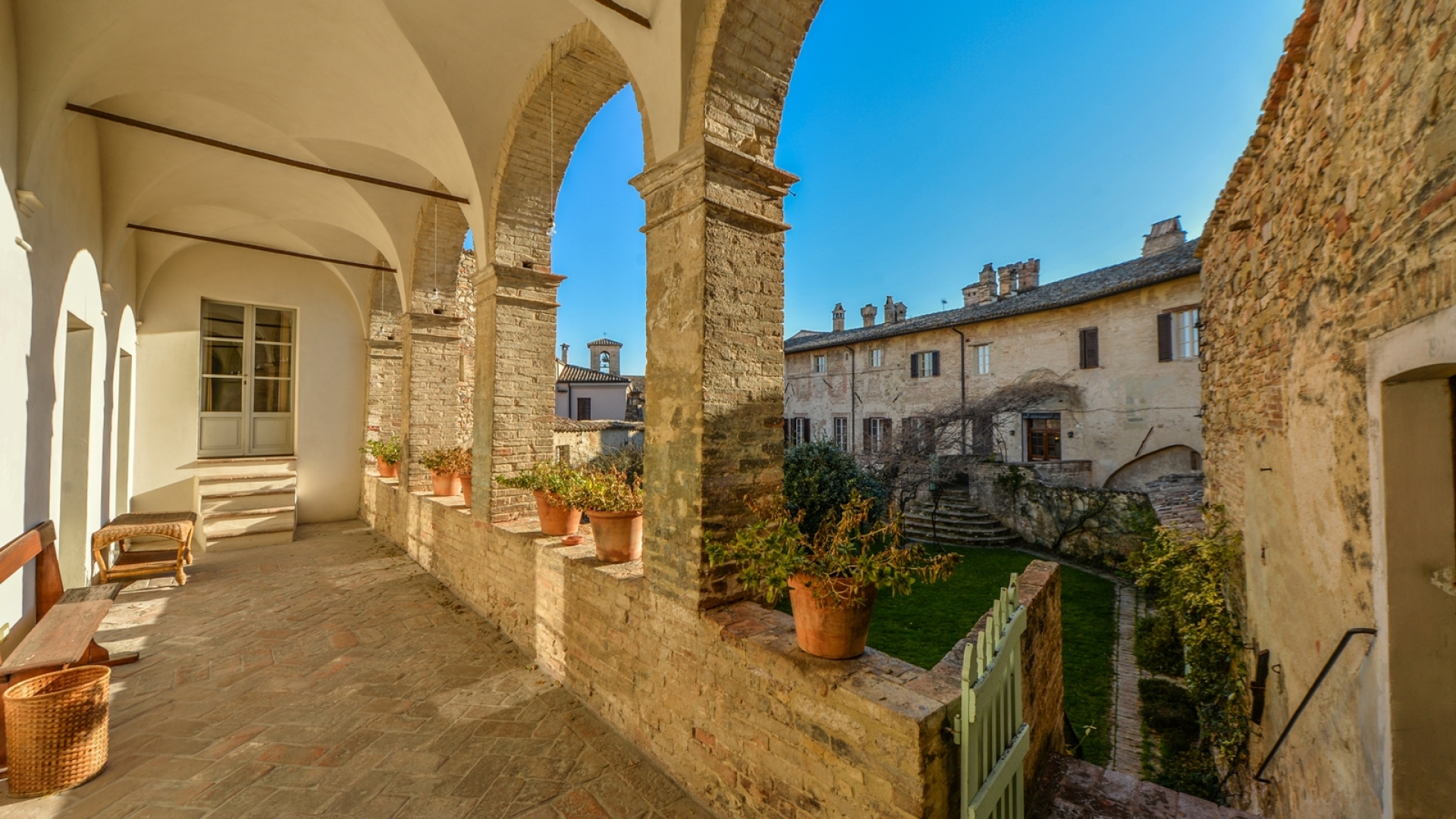 FARMHOUSES, WINERIES AND HISTORICAL VILLAS FOR SALE IN BEVAGNA, UMBRIA