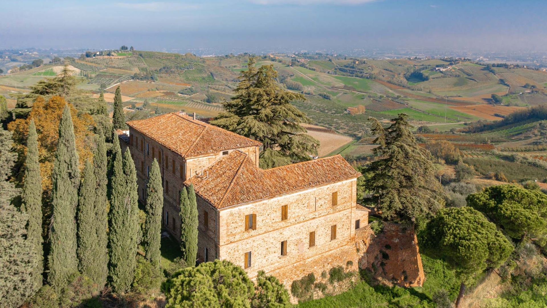 FARMHOUSES, VILLAS AND WINERIES FOR SALE IN BERTINORO, ADRIATIC COAST
