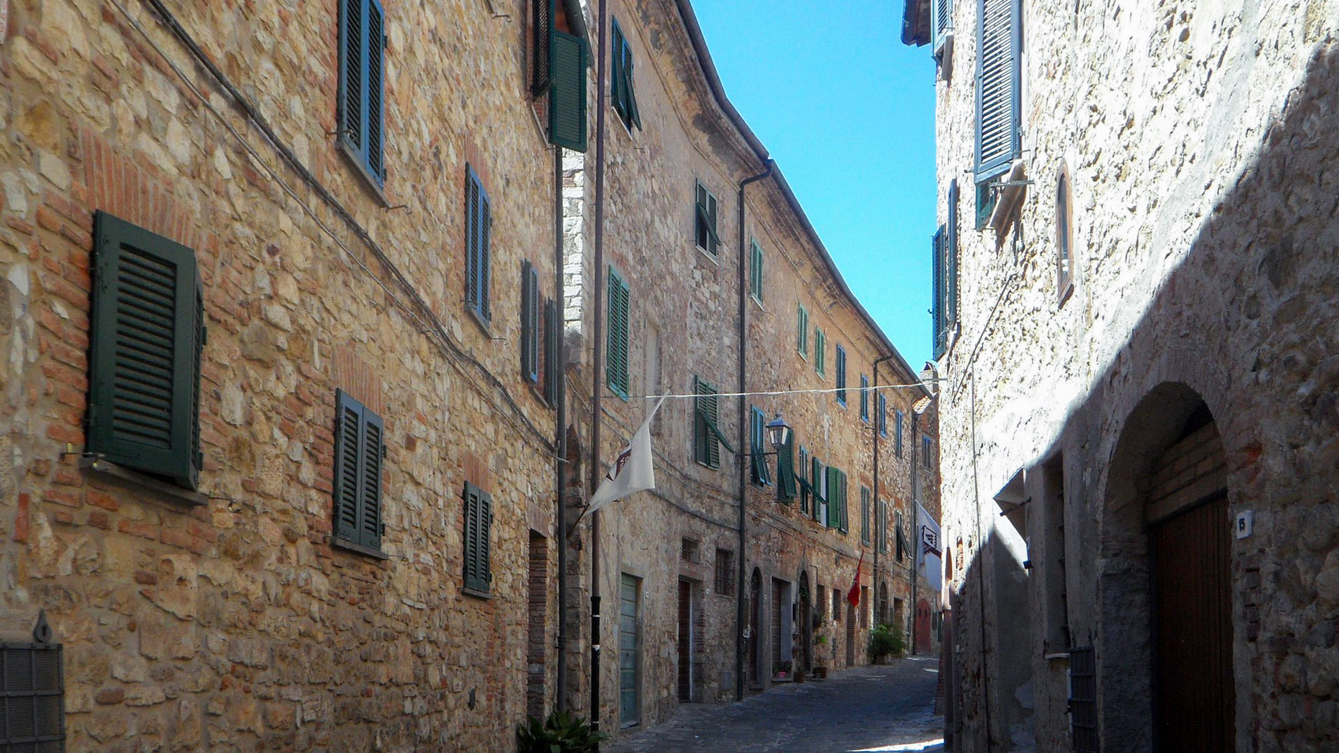 LUXURY VILLAS AND RUSTIC FARMHOUSES FOR SALE IN ROCCASTRADA, TUSCAN MAREMMA