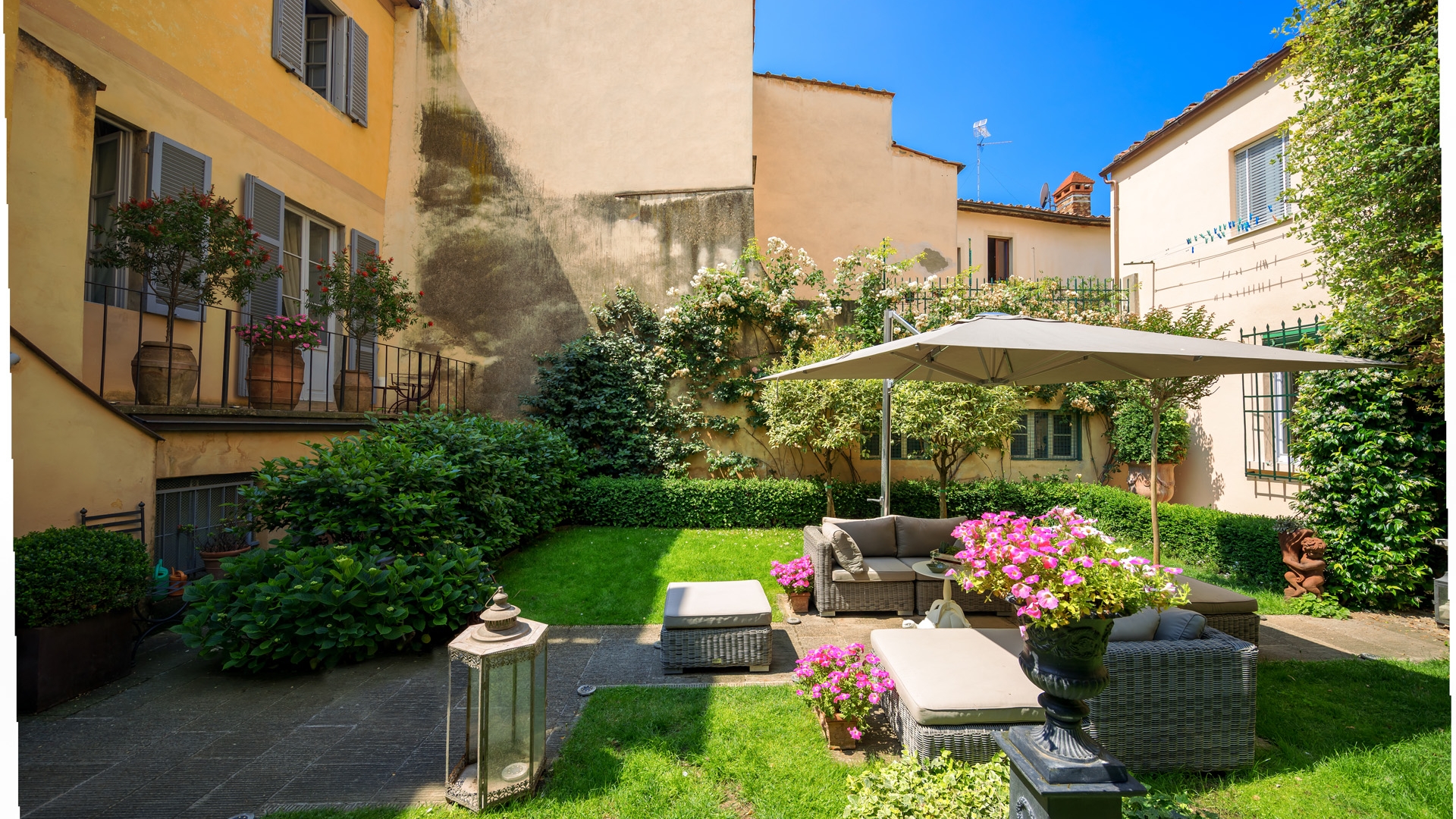 PROPERTIES FOR SALE CORSO ITALIA, AREZZO: TOWNHOUSES, APARTMENTS AND FLATS