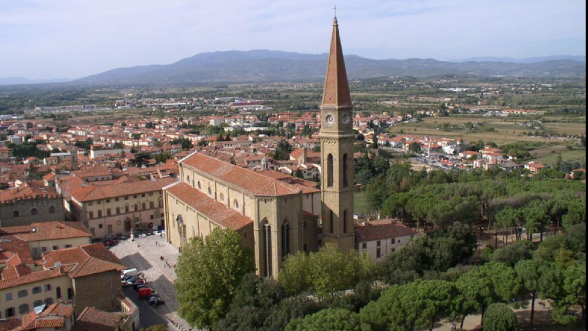 PROPERTIES FOR SALE , AREZZO CHATEDRAL AREA: TOWNHOUSES, APARTMENTS AND FLATS