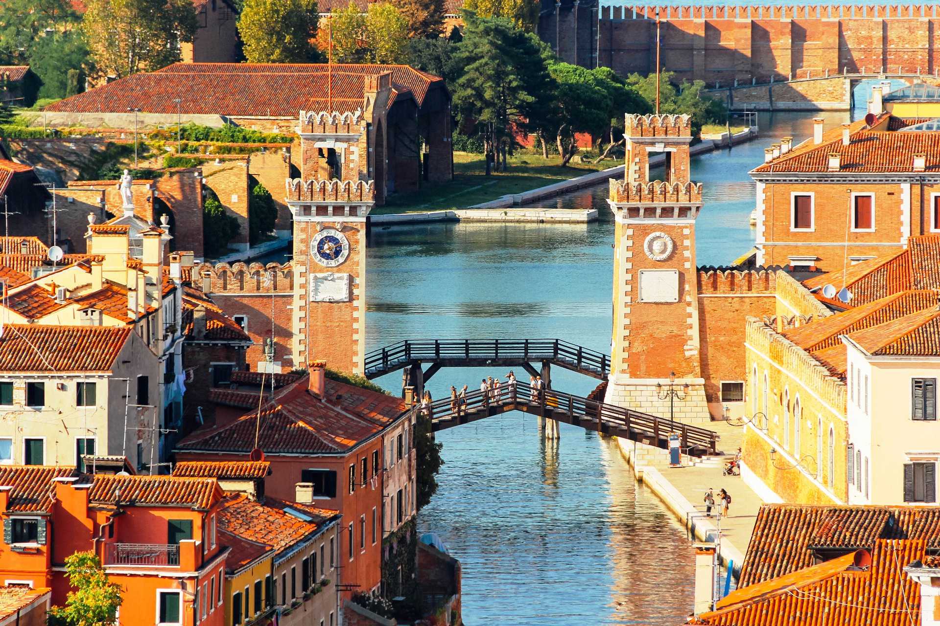 VENICE, LUXURY PROPERTY FOR SALE IN CASTELLO, APARTMENT NEAR THE ARSENAL FOR SALE CASTELLO VENICE, LUXURY 5-STAR HOTEL FOR SALE CASTELLO VENICE