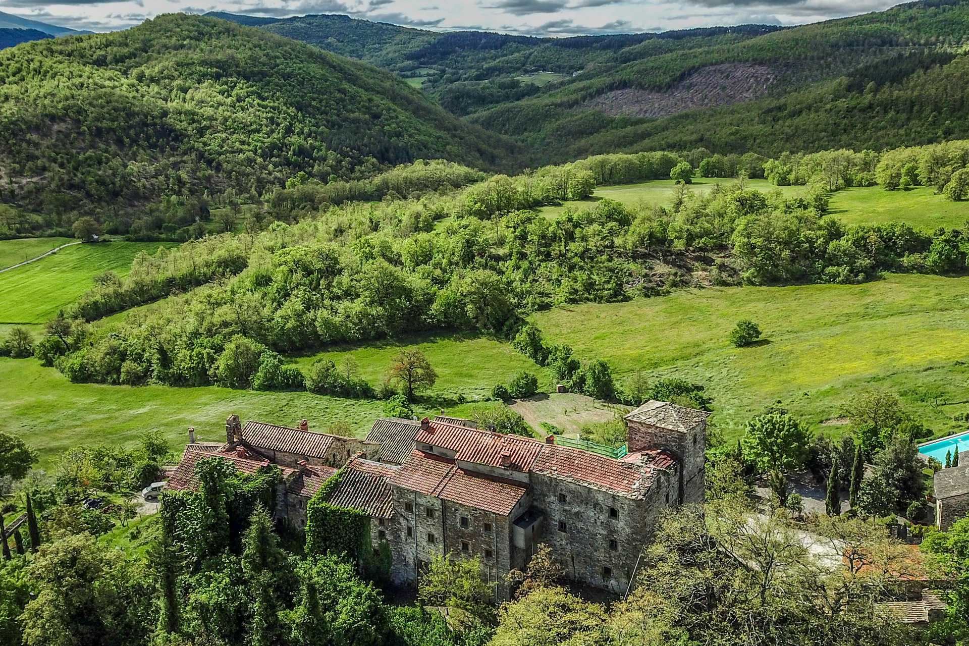 PROPERTY FOR SALE PIEVE SANTO STEFANO, VILLAS, FARMHOUSES, FLATS APARTMENTS TO BUY PIEVE SANTO STEFANO