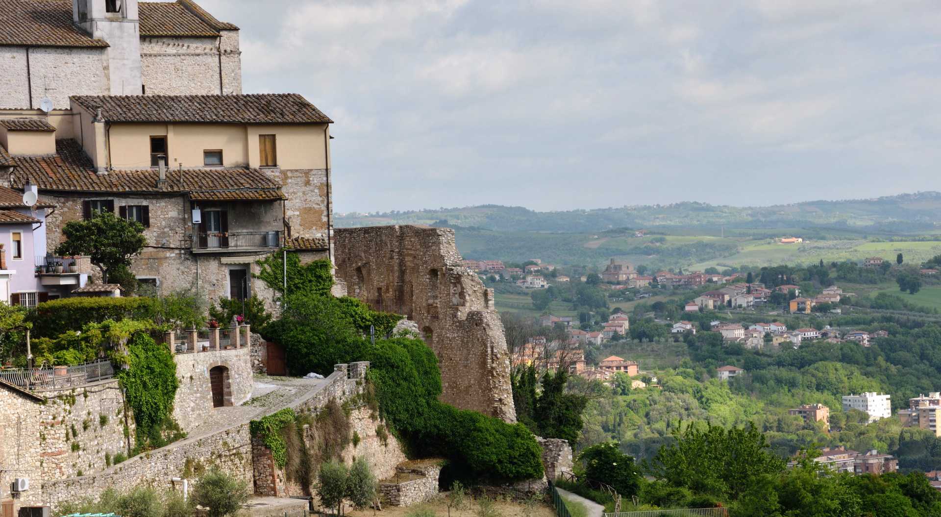 PROPERTY FOR SALE NARNI: VILLAS, FARM HOUSES, FLATS APARTMENTS TO BUY NARNI