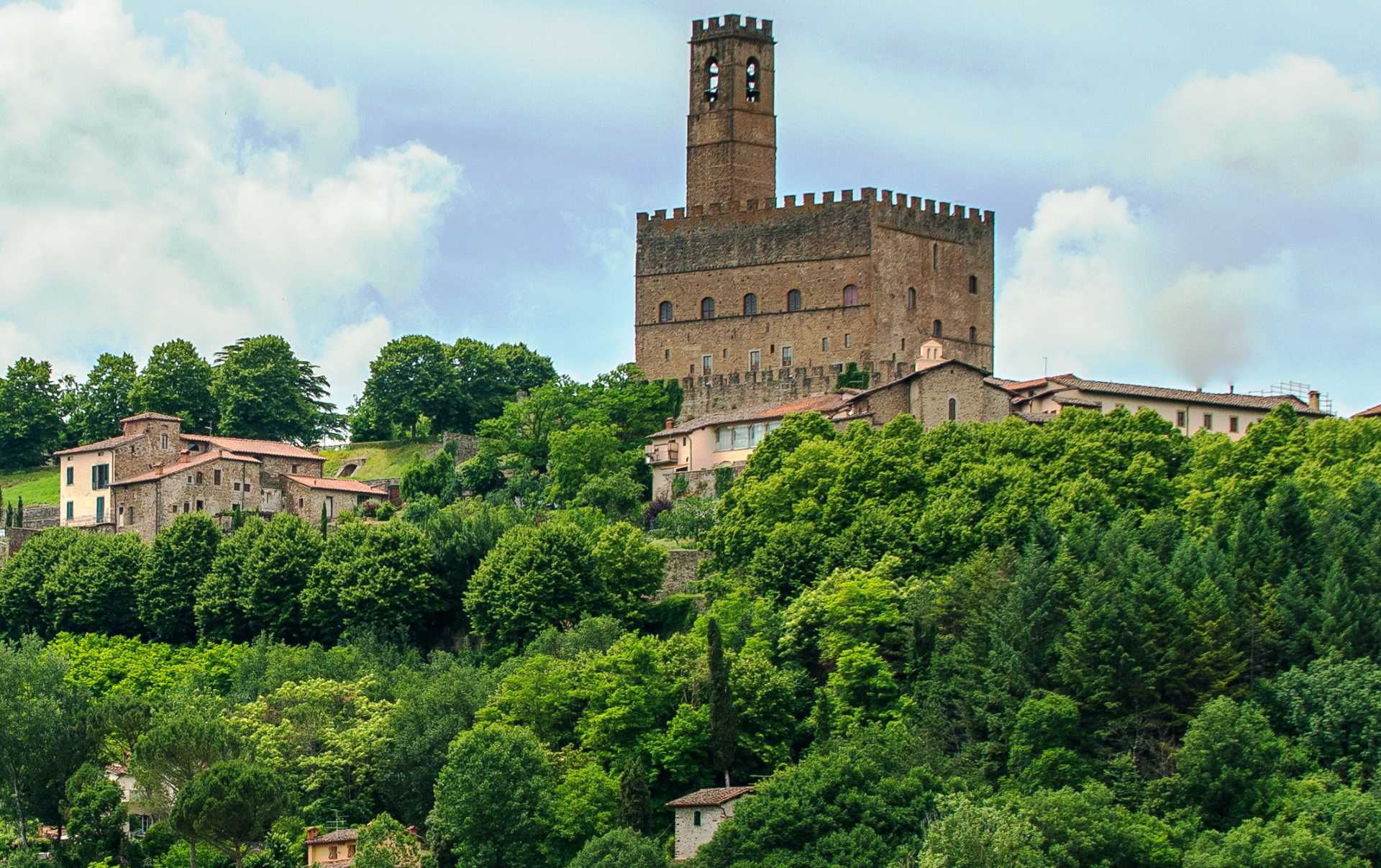 POPPI, TUSCANY - COUNTRY HOUSES FOR SALE IN POPPI, FARMS AND ESTATES FOR SALE CASENTINO, APARTMENTS FOR SALE HISTORIC CENTER POPPI
