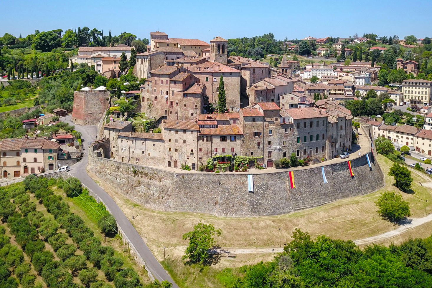 PROPERTY FOR SALE ANGHIARI, VILLAS, FARM HOUSES, FLATS APARTMENTS TO BUY ANGHIARI