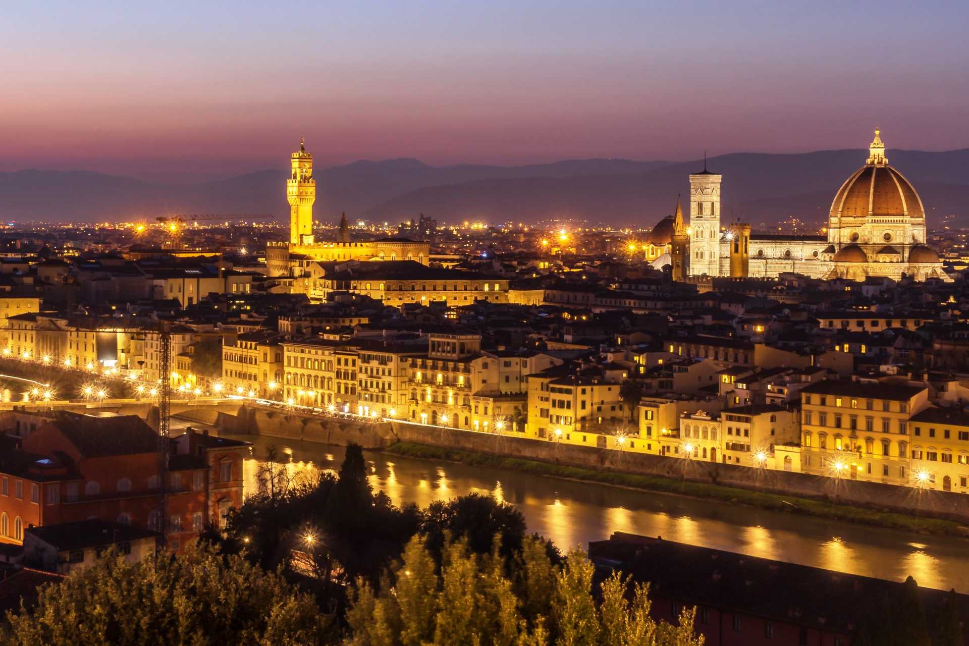PROPERTY FOR SALE IN THE HISTORIC CENTER FLORENCE, APARTMENTS, FLATS, TOWNHOUSES, LUXURY HOTELS FOR SALE FLORENCE HISTORIC CENTER