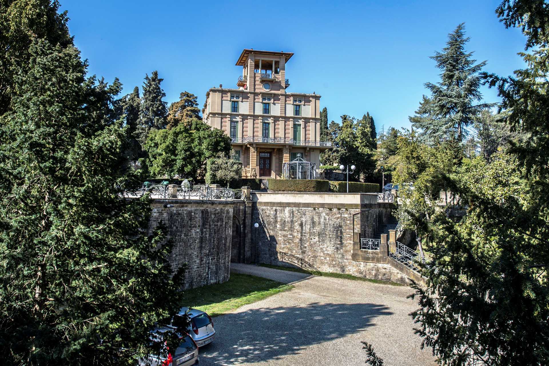 PROPERTY FOR SALE IN PIAN DEI GIULLARI FLORENCE, APARTMENTS, VILLAS FOR SALE FLORENCE PIAN DEI GIULLARI