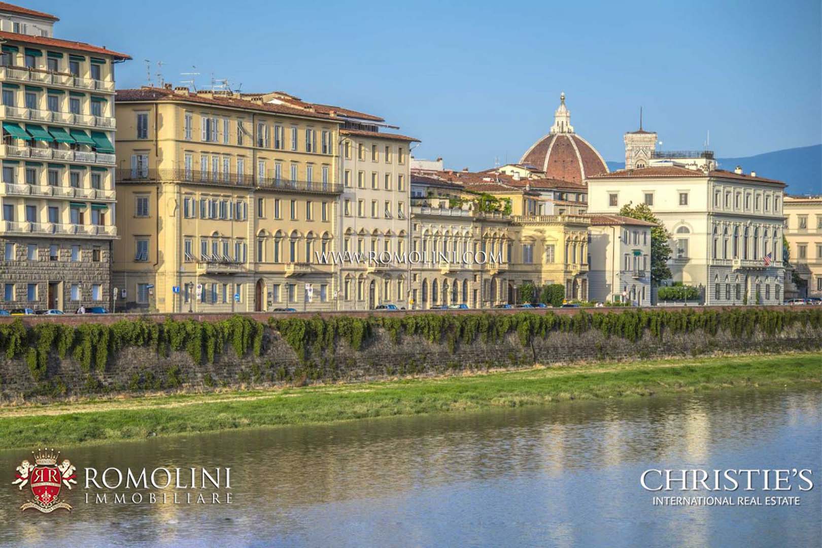 PROPERTY FOR SALE IN LUNGARNO FLORENCE, APARTMENTS, FLATS, TOWNHOUSES FOR SALE FLORENCE LUNGARNI VIEW