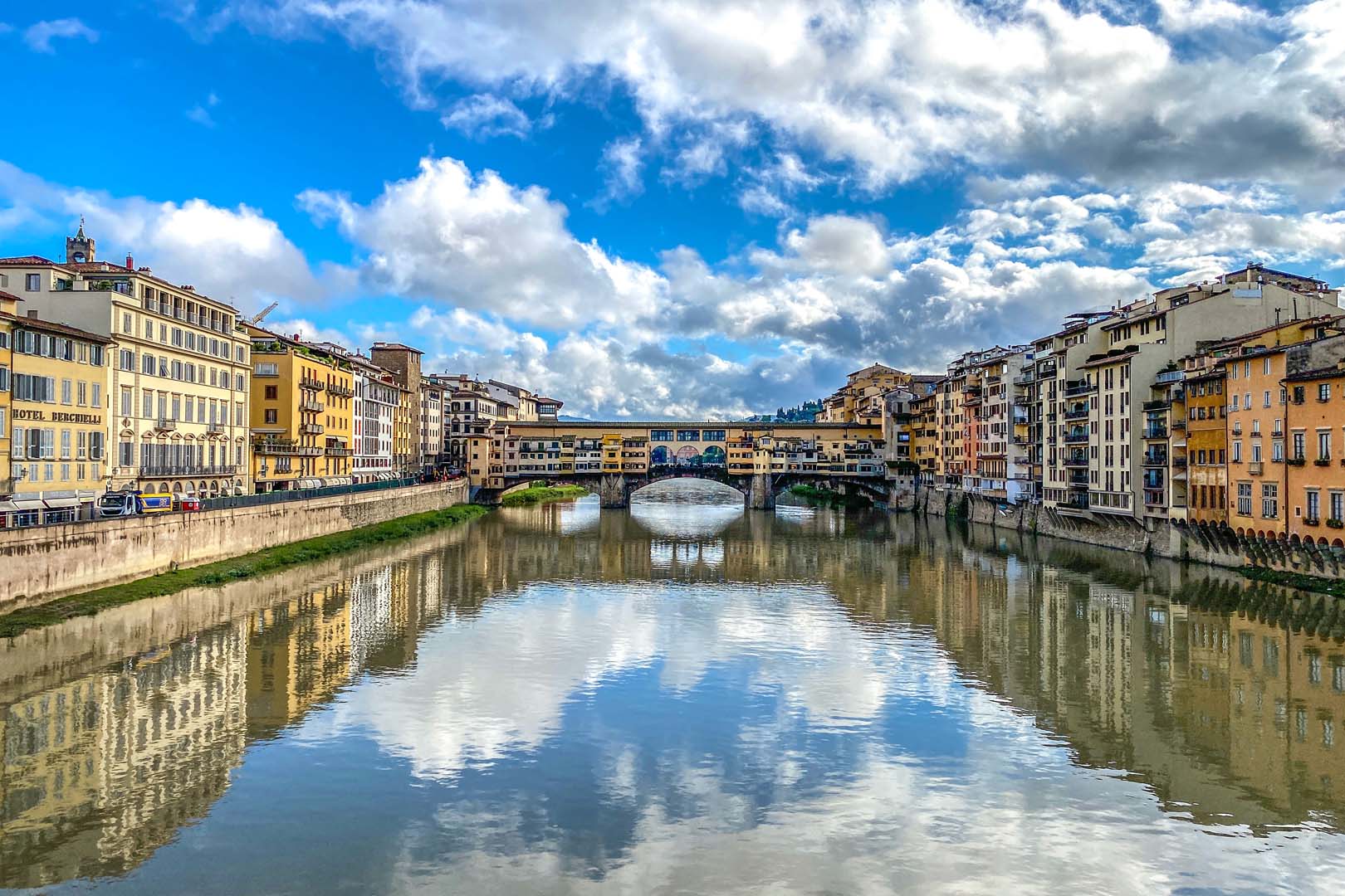 PROPERTY FOR SALE IN LUNGARNO FLORENCE, APARTMENTS, FLATS, TOWNHOUSES FOR SALE FLORENCE LUNGARNI VIEW