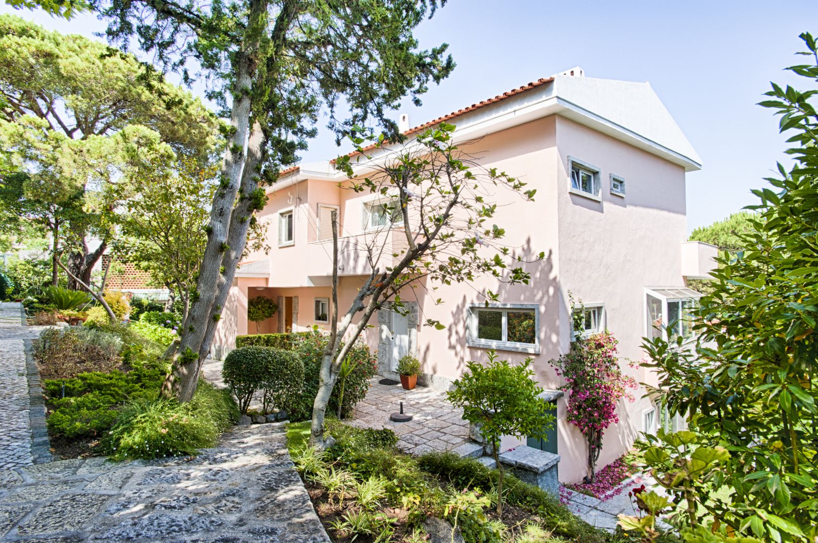 PORTUGAL - LUXURY HOUSES AND VILLAS FOR SALE